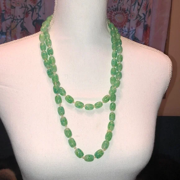 Elegant Green Beaded Necklace - Picture 1 of 4